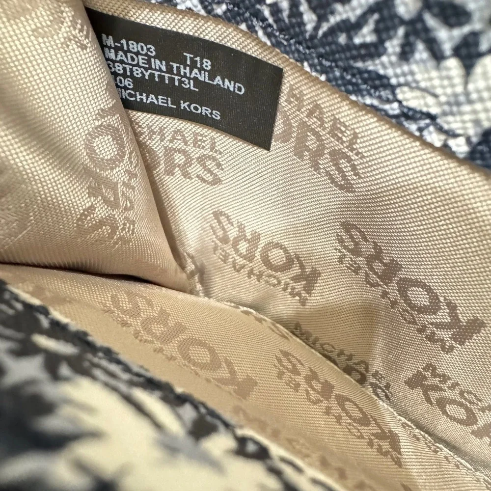Michael Kors‎ Jet Set Travel Wallet Womens OS Navy Blue  Floral Wristlet